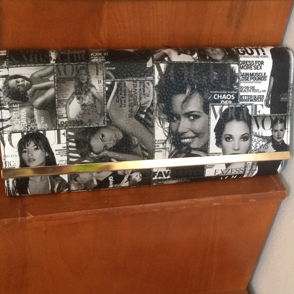 🛍SALE $3/25 Vogue Cover Clutch
